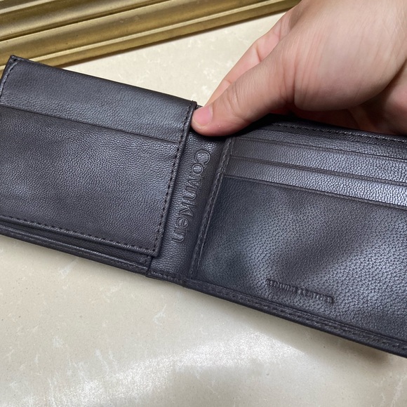 Calvin Klein Leather Wallet. UNISEX - Picture 7 of 11